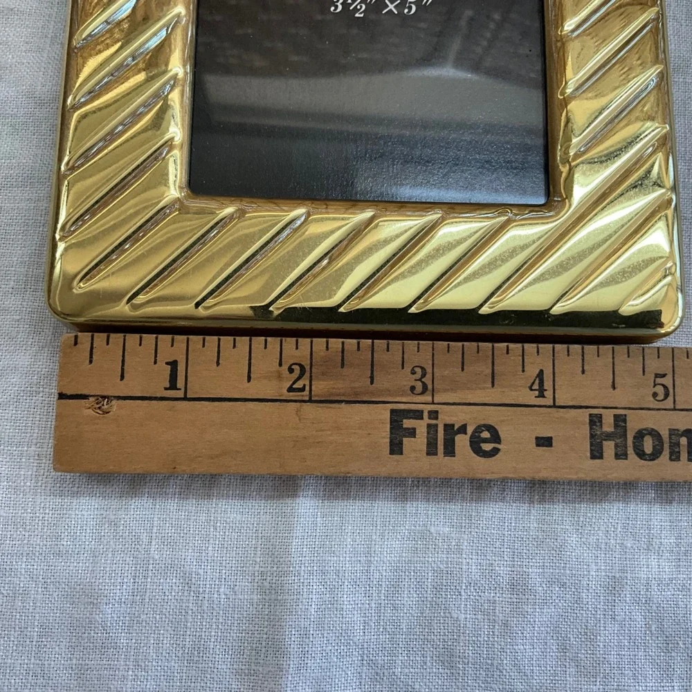 Solid Brass Photo Frame Gold‎ Ribbed Polished Lacquer Coated 3.5x5 Vintage Style